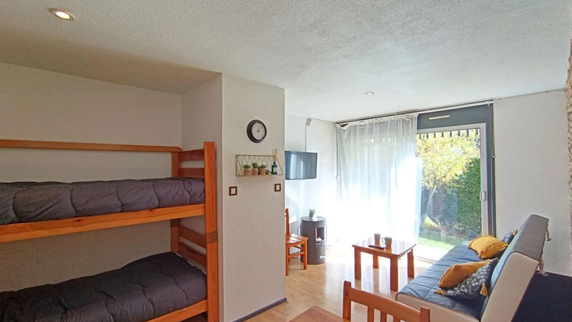 Charmant T2 Avec Terrasse Et Parking A Saint-Lary-Soulan - Fr-1-457-353 0*,  Francie