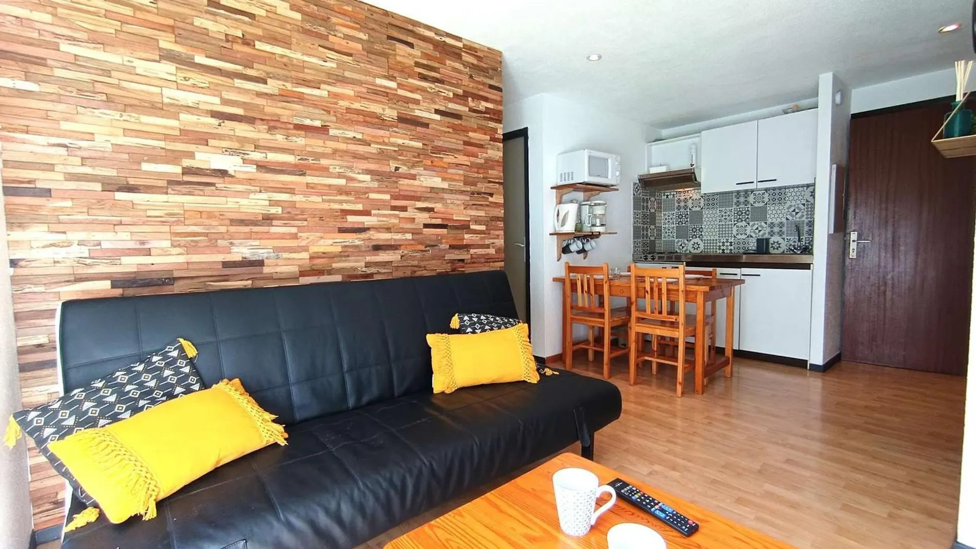 Charmant T2 Avec Terrasse Et Parking A Saint-Lary-Soulan - Fr-1-457-353